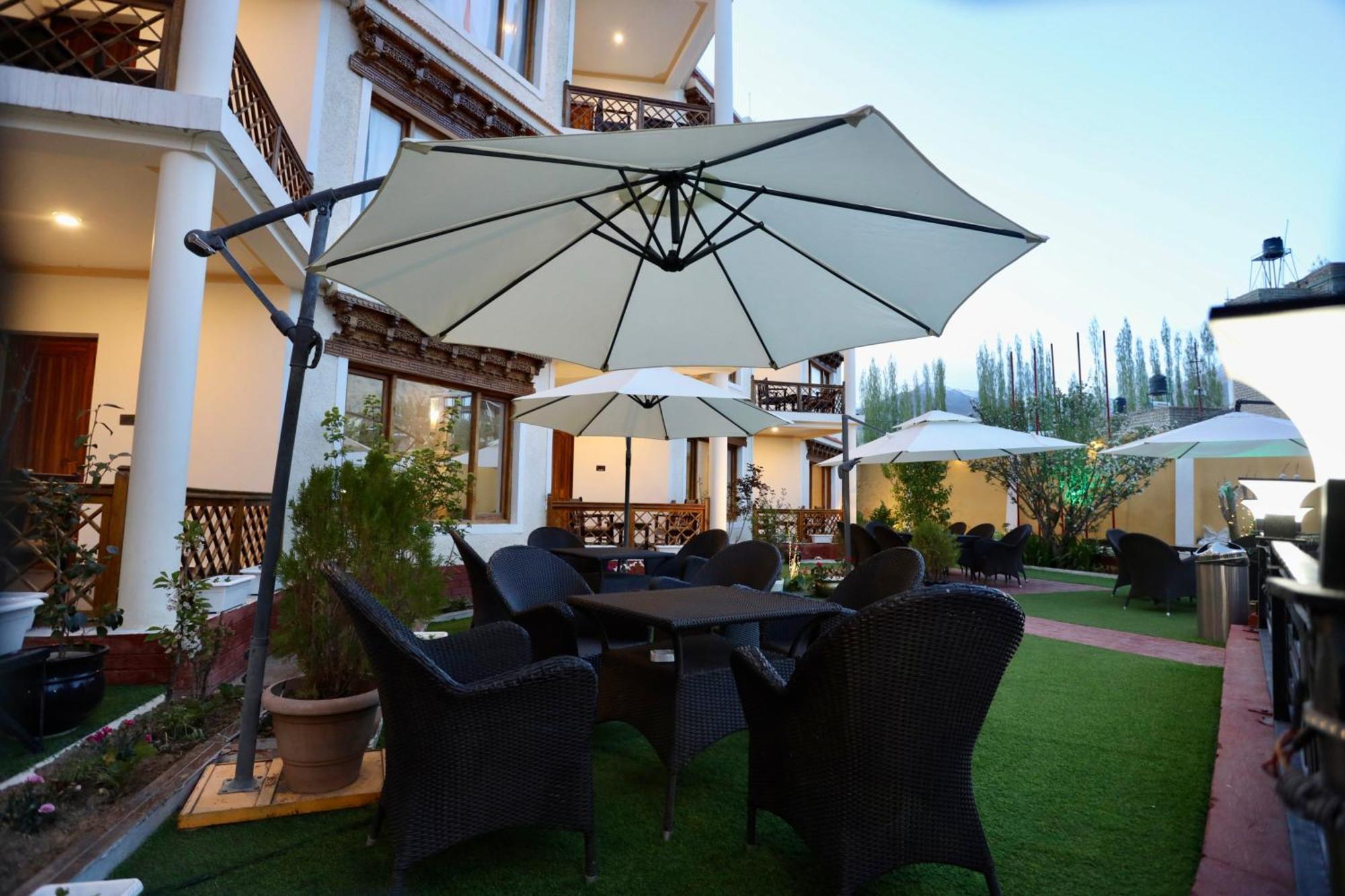 Hotel Nalanda Ladakh Leh Bagian luar foto